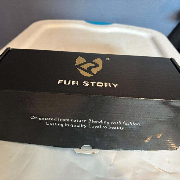 New in Box Fur Story Womens Furry Slippers Size 8 Black/Brown Faux Racoon - Picture 6 of 6